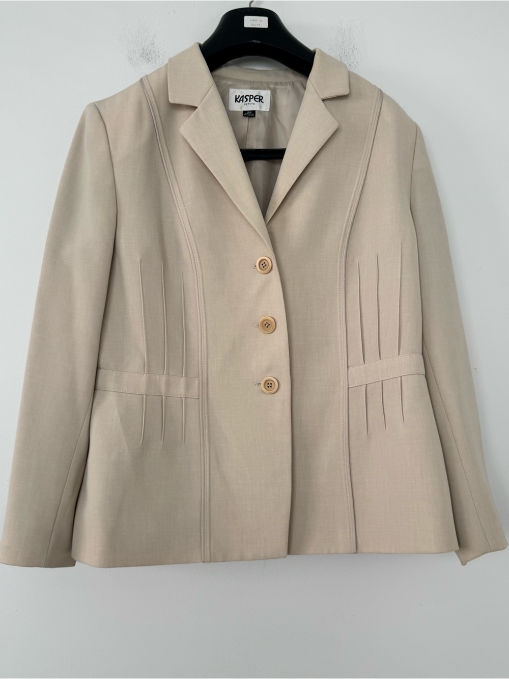 Kasper Blazer Jacket 16P Beige Cream Pintuck Pleated 3-Button Suit Office Luxury